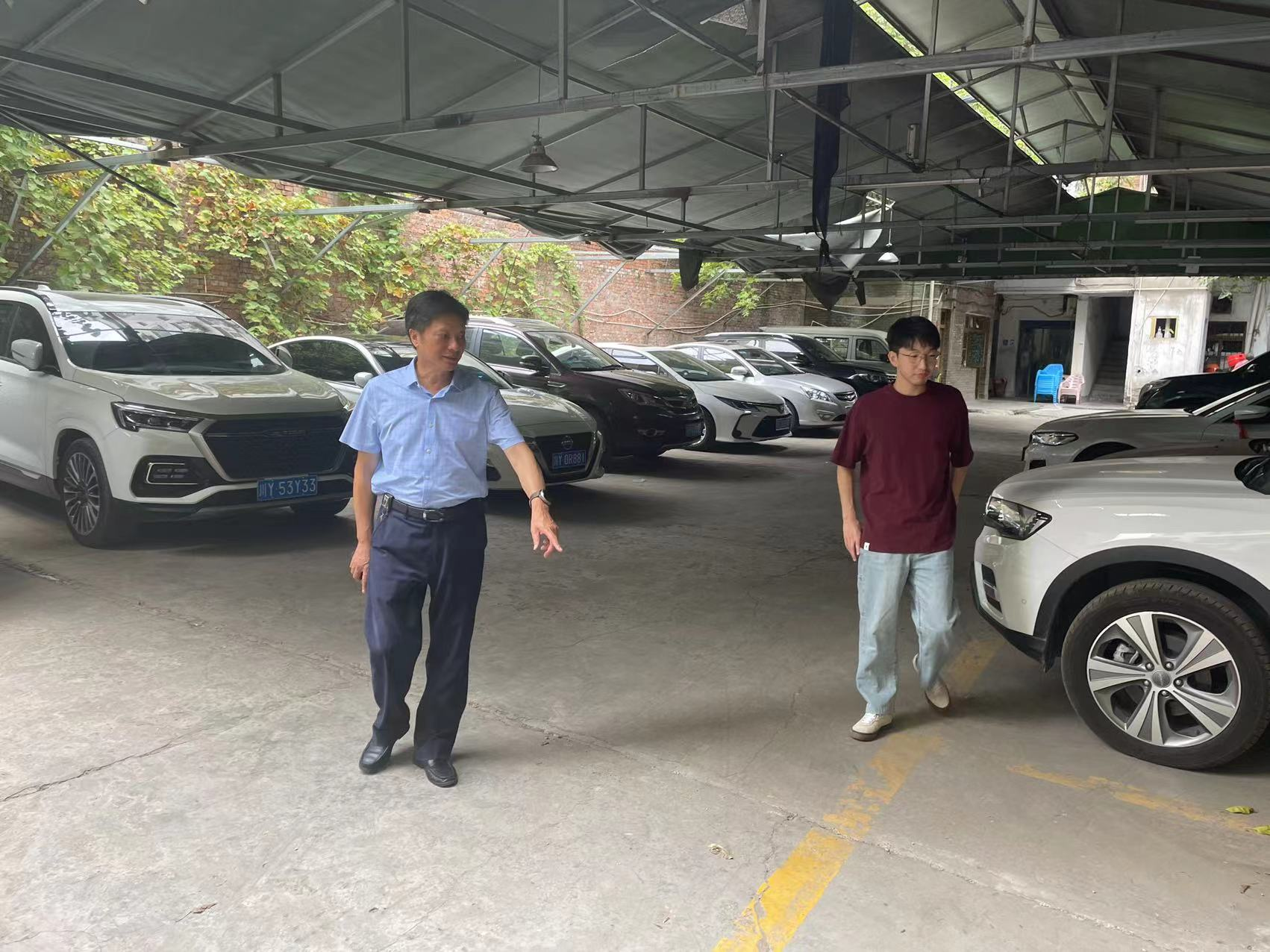 集團(tuán)黨委書記、董事長(zhǎng)許大政深入 “包?！鄙鐓^(qū)開展創(chuàng)文督導(dǎo)工作